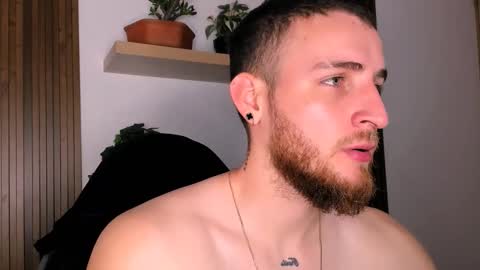 Snapshot of greeneyes_col chatting on December 17, 7:31 pm Juan online show from December 17, 7:31 pm