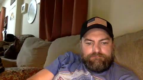 Snapshot of greenmantis13 chatting on December 12, 3:32 am greenmantis13 online show from December 12, 3:32 am