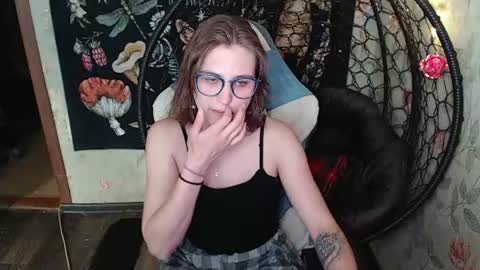 Snapshot of greenwitch9 chatting on June 10, 12:37 pm Lina online show from June 10, 12:37 pm
