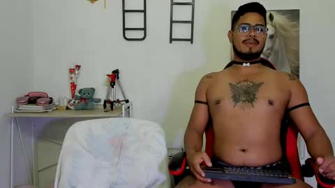 Snapshot of gregoriiandmax chatting on May 23, 12:27 am Gregori online show from May 23, 12:27 am