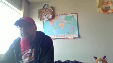 Snapshot of gregrev chatting on May 4, 11:23 pm gregrev online show from May 4, 11:23 pm