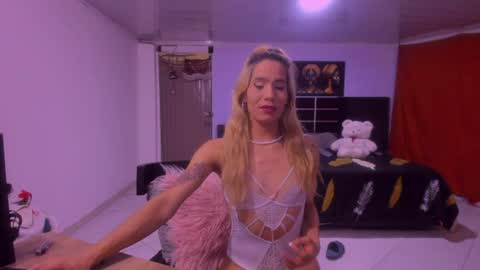 Snapshot of greichellsecret__ chatting on June 17, 7:00 am graichell online show from June 17, 7:00 am