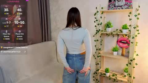 Snapshot of gretalinelle chatting on May 25, 5:41 pm Cutie Ellie online show from May 25, 5:41 pm