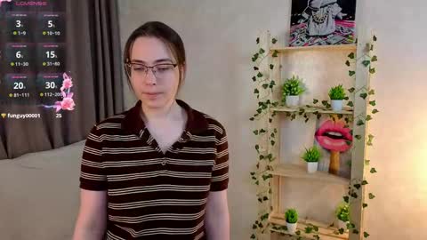 Snapshot of gretalinelle chatting on May 26, 6:04 pm Cutie Ellie online show from May 26, 6:04 pm
