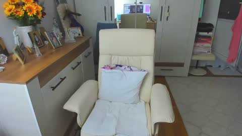 Snapshot of gretamilf chatting on June 21, 5:37 pm GretaMilf online show from June 21, 5:37 pm