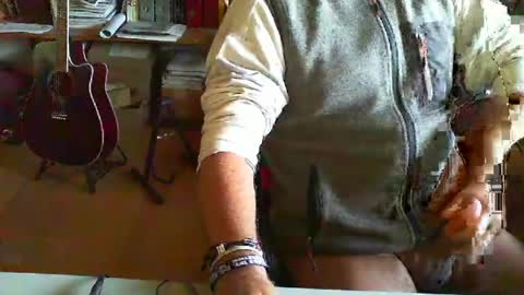 Snapshot of greyhounddog chatting on July 11, 6:49 am greyhounddog online show from July 11, 6:49 am