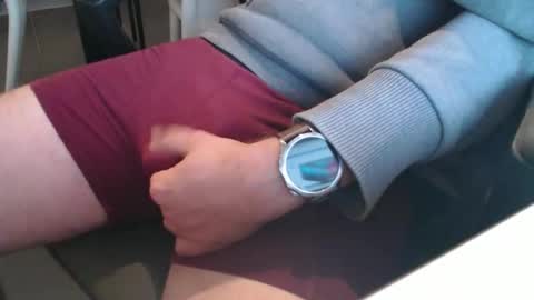 Snapshot of griesie chatting on November 11, 11:27 pm Griesie online show from November 11, 11:27 pm