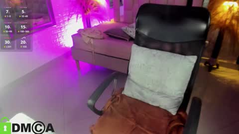 Snapshot of griselle_rousse chatting on November 15, 6:59 pm online show from November 15, 6:59 pm