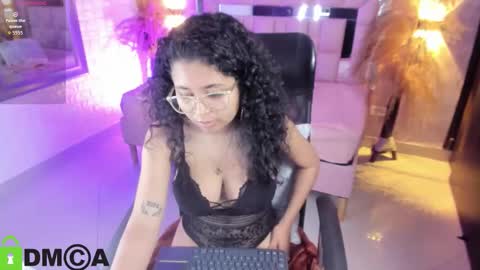 Snapshot of griselle_rousse chatting on November 19, 8:42 pm online show from November 19, 8:42 pm