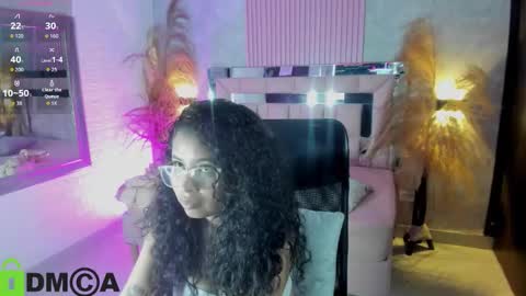 Snapshot of griselle_rousse chatting on November 23, 6:41 pm online show from November 23, 6:41 pm