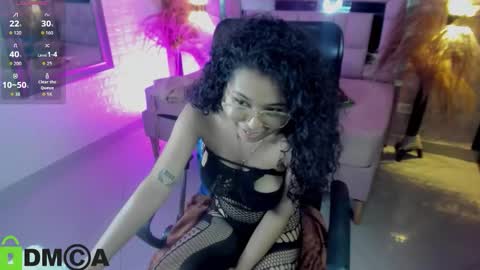 Snapshot of griselle_rousse chatting on November 24, 8:19 pm online show from November 24, 8:19 pm