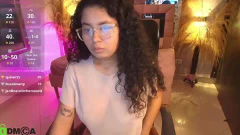 Snapshot of griselle_rousse chatting on May 2, 10:15 pm online show from May 2, 10:15 pm