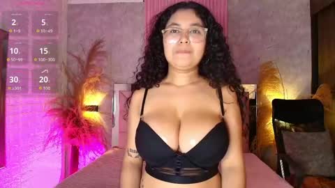 Snapshot of griselle_rousse chatting on May 22, 8:14 pm online show from May 22, 8:14 pm