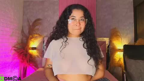 Snapshot of griselle_rousse chatting on June 1, 8:10 pm online show from June 1, 8:10 pm