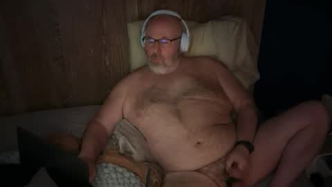 Snapshot of grow_nshoot chatting on May 19, 5:47 am grow_nshoot online show from May 19, 5:47 am