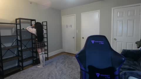 Snapshot of grumpytwo chatting on December 6, 10:19 pm grumpytwo online show from December 6, 10:19 pm