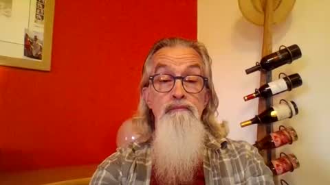 Snapshot of grybear60 chatting on December 4, 7:28 am Grybear online show from December 4, 7:28 am