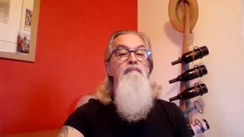 Snapshot of grybear60 chatting on January 19, 8:18 am Grybear online show from January 19, 8:18 am