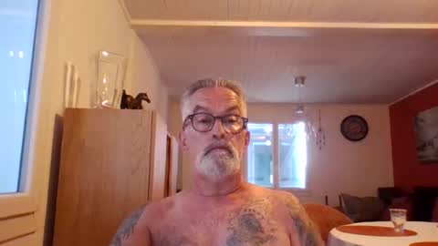 Snapshot of grybear60 chatting on June 23, 6:11 am Grybear online show from June 23, 6:11 am