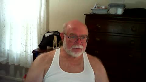 Snapshot of gtnolder60 chatting on May 6, 1:49 pm Gary online show from May 6, 1:49 pm