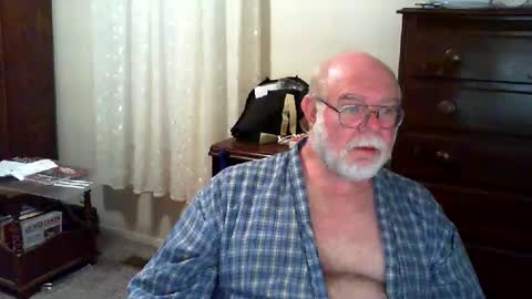 Snapshot of gtnolder60 chatting on May 19, 1:33 am Gary online show from May 19, 1:33 am
