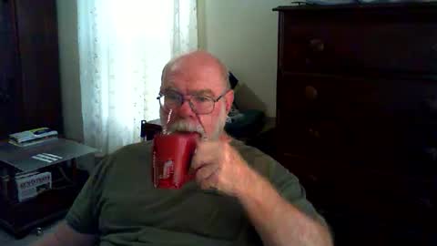 Snapshot of gtnolder60 chatting on June 11, 11:52 am Gary online show from June 11, 11:52 am