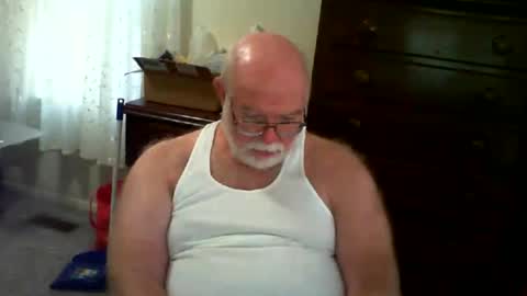Snapshot of gtnolder60 chatting on July 4, 12:28 am Gary online show from July 4, 12:28 am