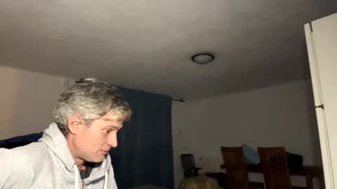 guardiannif_ online show from February 5, 8:57 pm