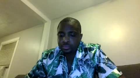 Snapshot of guessssmymiddlename chatting on July 3, 2:40 am guessssmymiddlename online show from July 3, 2:40 am