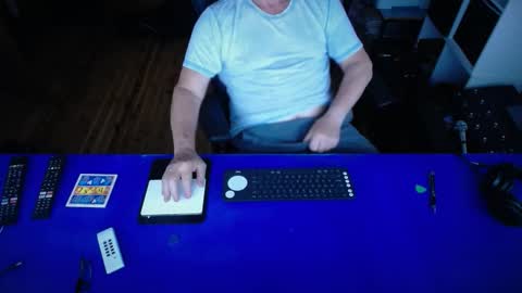 guesswhatigot2 online show from November 27, 8:27 am