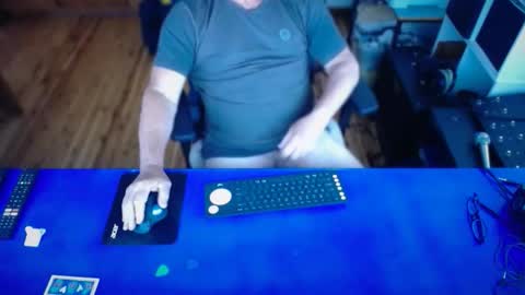 Snapshot of guesswhatigot2 chatting on January 10, 2:13 am guesswhatigot2 online show from January 10, 2:13 am