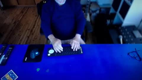 Snapshot of guesswhatigot2 chatting on February 15, 1:35 am guesswhatigot2 online show from February 15, 1:35 am