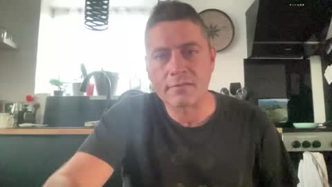 guil0 online show from October 1, 9:10 pm