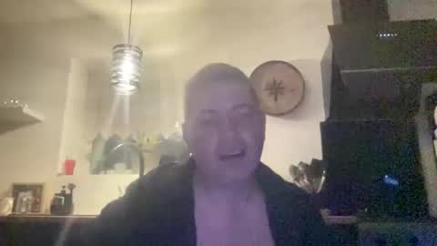 guil0 online show from March 7, 9:06 am