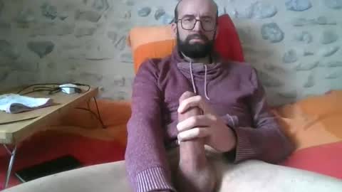 Snapshot of guillaume86 chatting on March 10, 10:53 am guillaume86 online show from March 10, 10:53 am