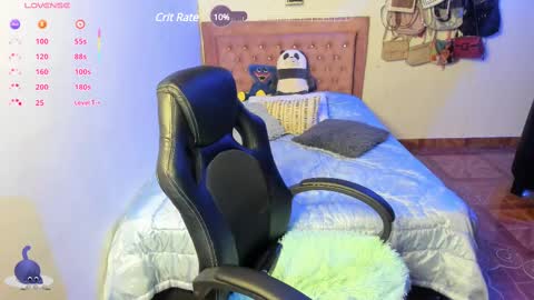 Hello Im Julieta Im 25 years old welcome to my room have fun and be happy. online show from March 11, 7:58 am