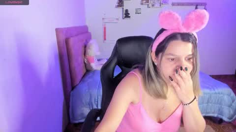 Hello Im Julieta Im 25 years old welcome to my room have fun and be happy. online show from October 14, 1:28 am