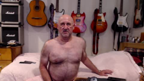 Snapshot of guitarsexgod chatting on January 28, 8:04 pm Mario online show from January 28, 8:04 pm