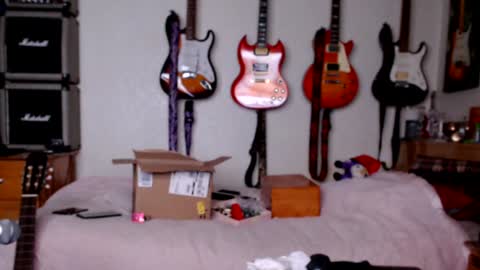Snapshot of guitarsexgod chatting on January 29, 2:09 am Mario online show from January 29, 2:09 am