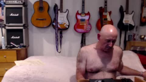 Snapshot of guitarsexgod chatting on February 14, 6:19 pm Mario online show from February 14, 6:19 pm
