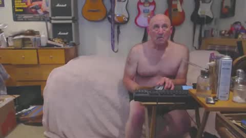 Snapshot of guitarsexgod chatting on February 16, 2:10 pm Mario online show from February 16, 2:10 pm
