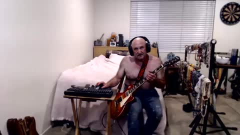 Snapshot of guitarsexgod chatting on September 18, 10:50 am Mario online show from September 18, 10:50 am