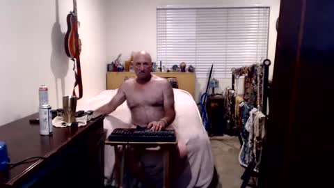 Snapshot of guitarsexgod chatting on September 21, 8:49 am Mario online show from September 21, 8:49 am