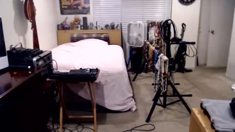 Snapshot of guitarsexgod chatting on September 25, 6:28 am Mario online show from September 25, 6:28 am