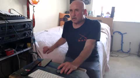 Snapshot of guitarsexgod2 chatting on June 22, 12:13 am guitarsexgod2 online show from June 22, 12:13 am