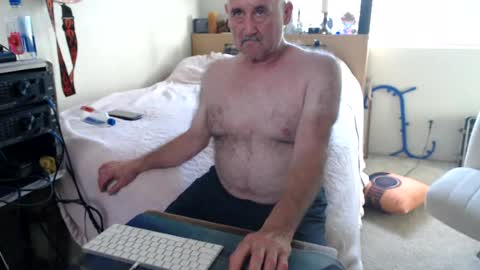 Snapshot of guitarsexgod2 chatting on July 5, 1:45 am guitarsexgod2 online show from July 5, 1:45 am