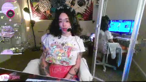 Snapshot of gunzinrose chatting on May 11, 4:37 pm Kylie online show from May 11, 4:37 pm