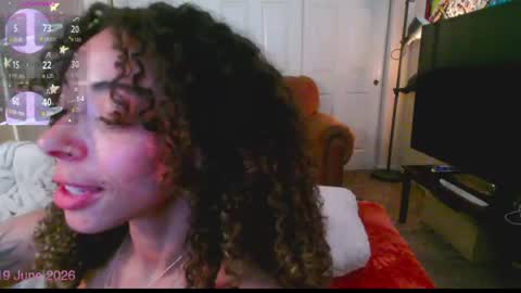 Snapshot of gunzinrose chatting on June 20, 12:14 am Kylie online show from June 20, 12:14 am