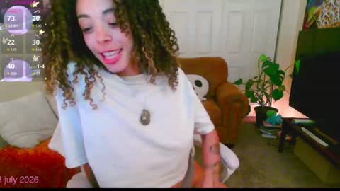 Snapshot of gunzinrose chatting on July 4, 1:12 am Kylie online show from July 4, 1:12 am