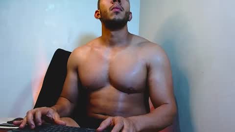 Snapshot of gurushake chatting on June 14, 5:20 am holl latino online show from June 14, 5:20 am